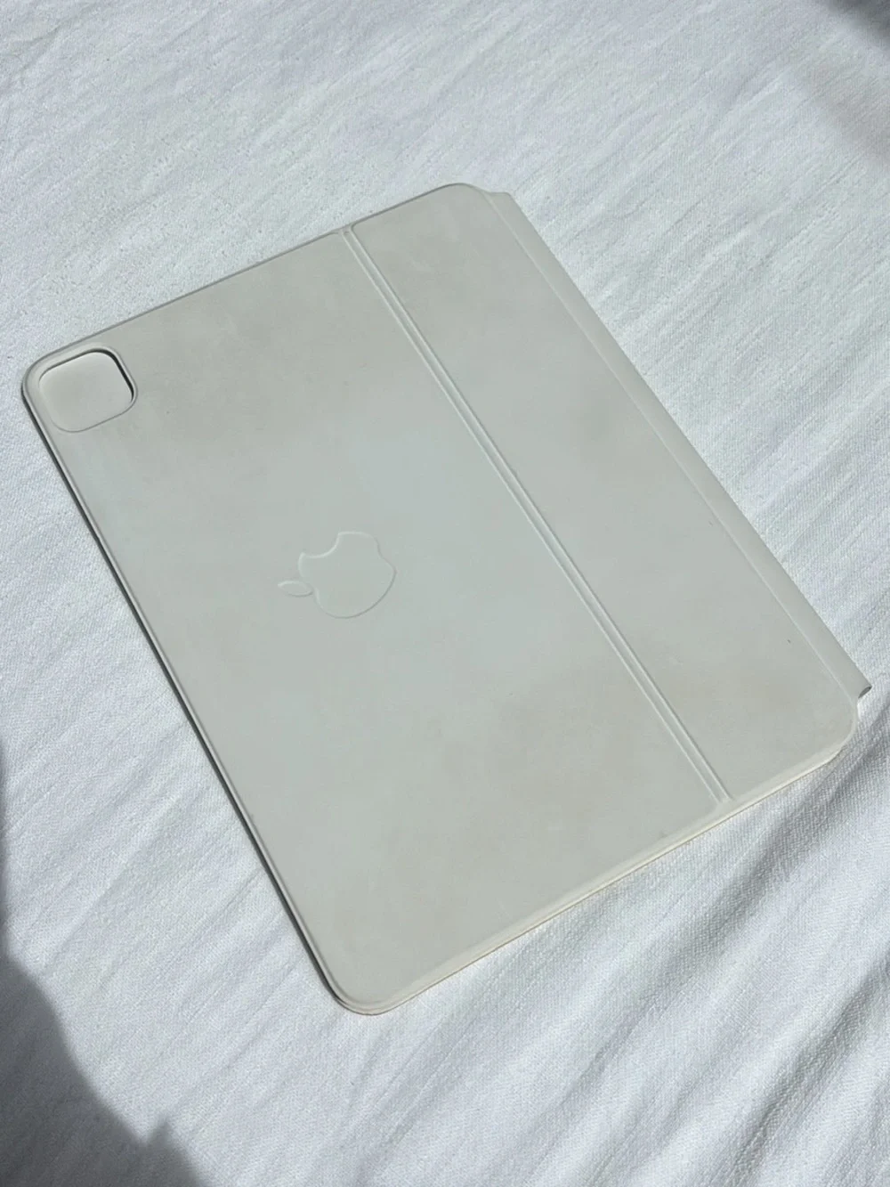 Apple White Bluetooth Keyboard Case with Trackpad for Tablet